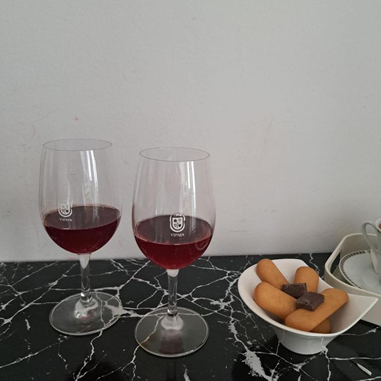 Oasis By Didi 4U2STAY - Two-Bedroom Apartment with Balcony - 16