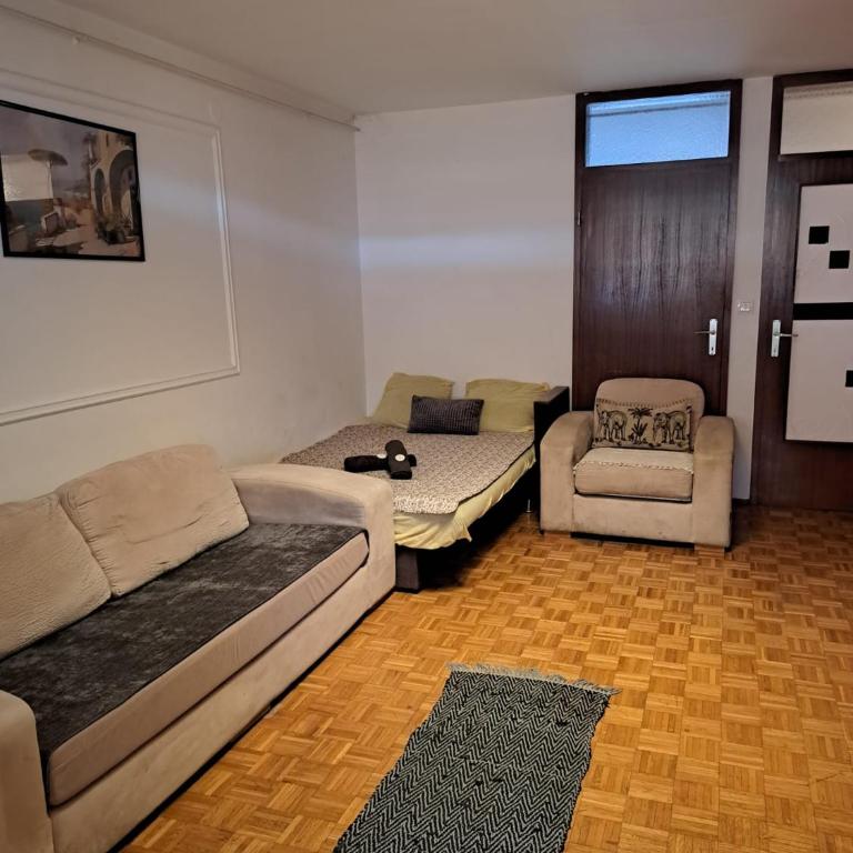 Oasis By Didi 4U2STAY - Two-Bedroom Apartment with Balcony - 17
