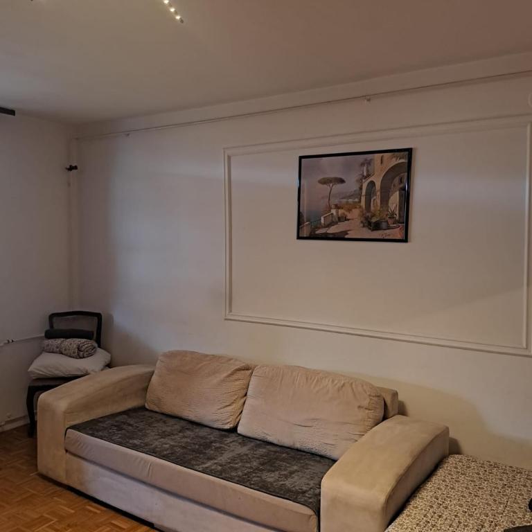 Oasis By Didi 4U2STAY - Two-Bedroom Apartment with Balcony - 51