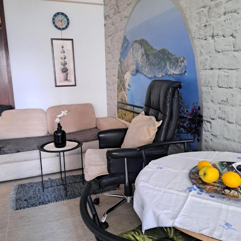Oasis By Didi 4U2STAY - Two-Bedroom Apartment with Balcony - 33