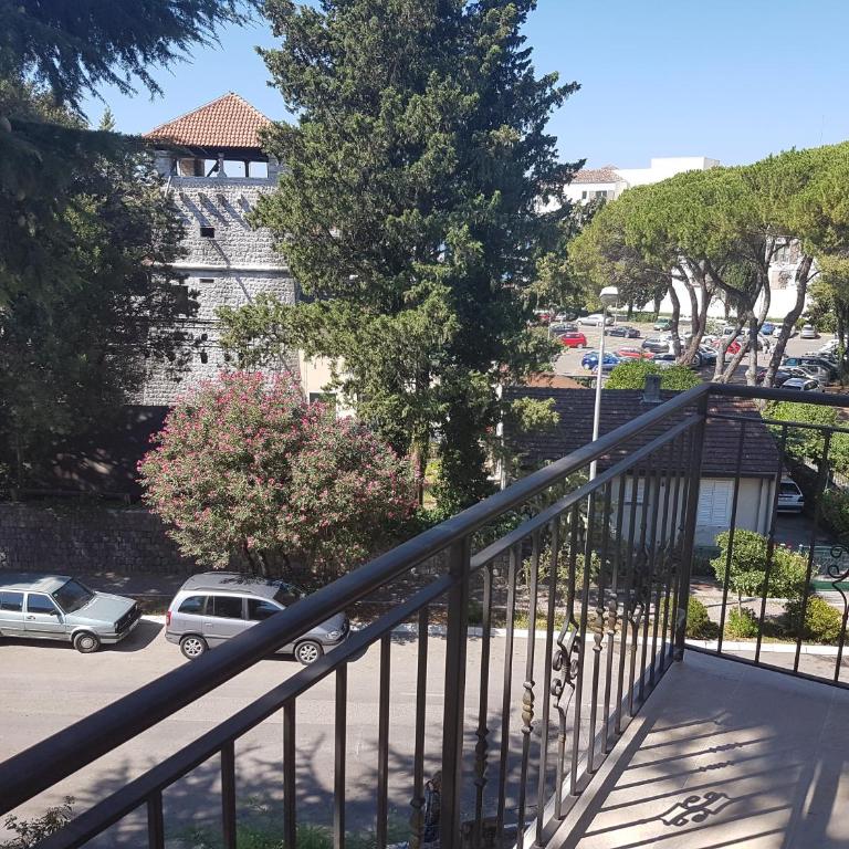 Bright Central Apartman - Two-Bedroom Apartment - 19