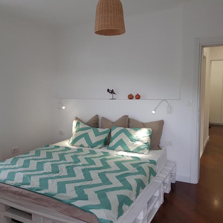 Bright Central Apartman - Two-Bedroom Apartment - 3