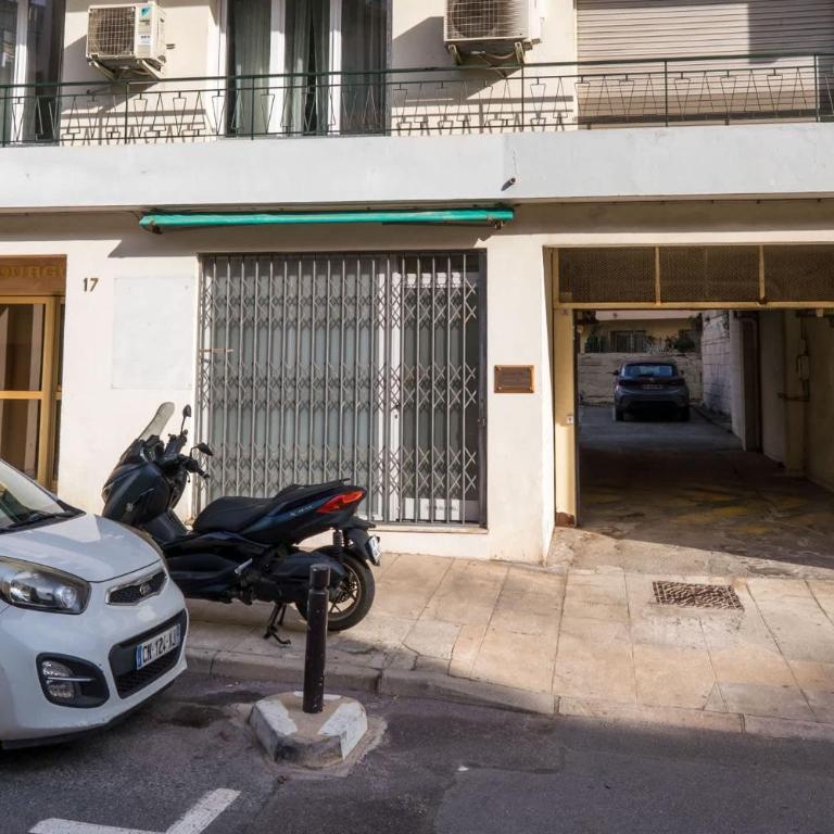 Antibes SkyView - central, cocooning avec terrasse et parking - Apartment - 2