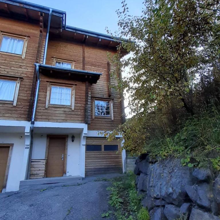 Chalet rustique près des pistes avec WiFi, 7 chambres pour 14 personnes - Chalet mit 3 Schlafzimmern - 17