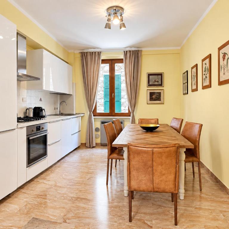 Verona Historic Center 2BR 2BA Near Arena - Two-Bedroom Apartment with City View - 4