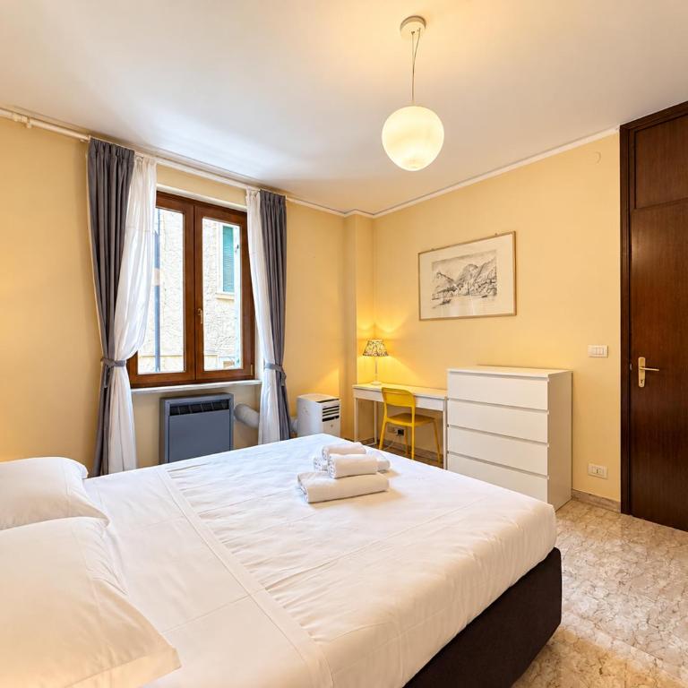 Verona Historic Center 2BR 2BA Near Arena - Two-Bedroom Apartment with City View - 16