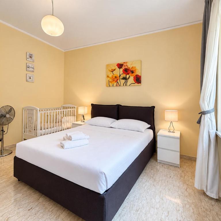 Verona Historic Center 2BR 2BA Near Arena - Two-Bedroom Apartment with City View - 9