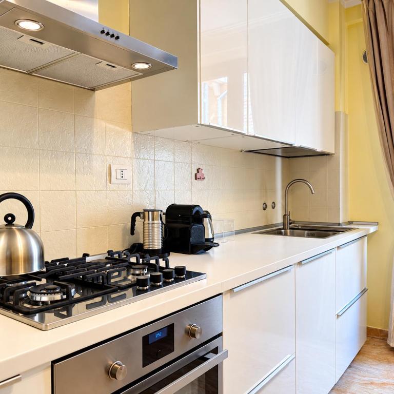 Verona Historic Center 2BR 2BA Near Arena - Two-Bedroom Apartment with City View - 10