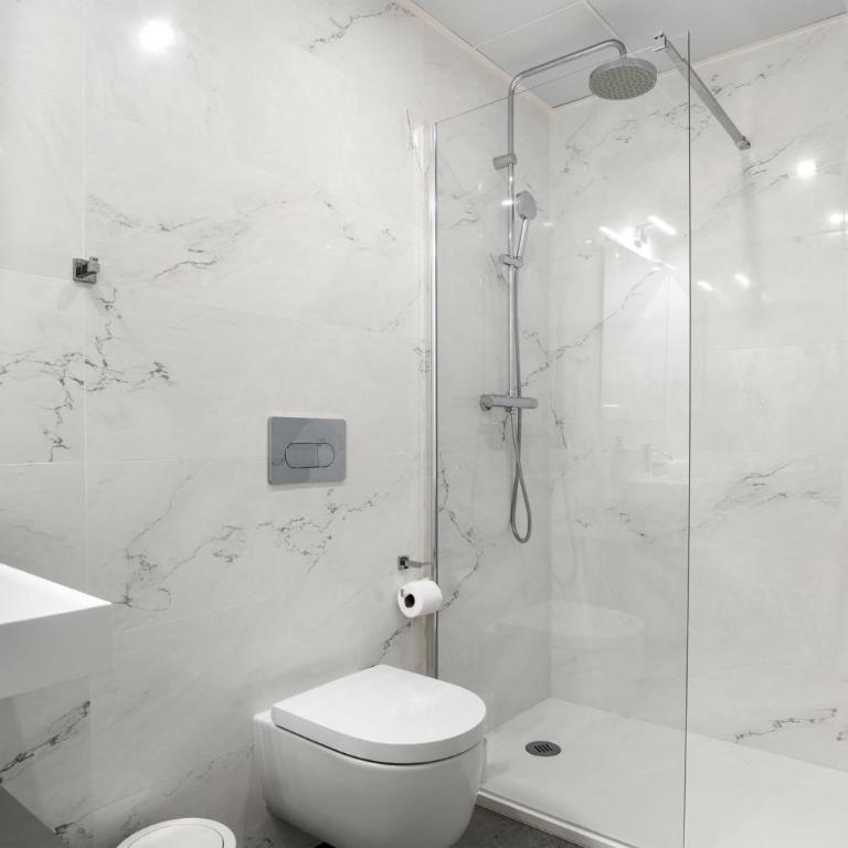 Modern Apartment Center Steps from the Beach - Apartamento - 14