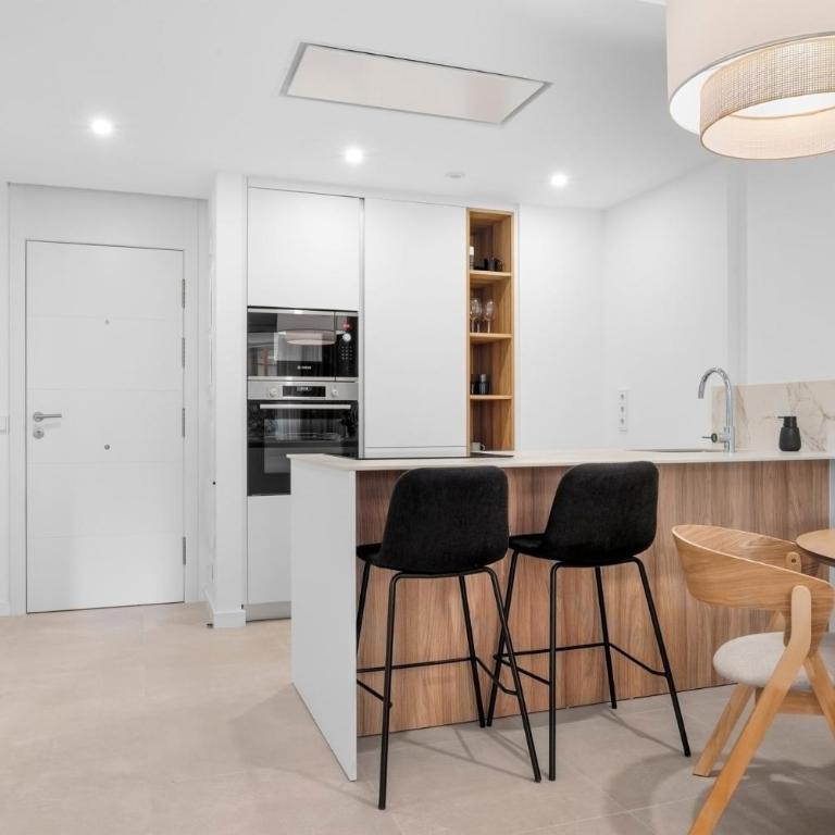 Modern Apartment Center Steps from the Beach - Apartamento - 16