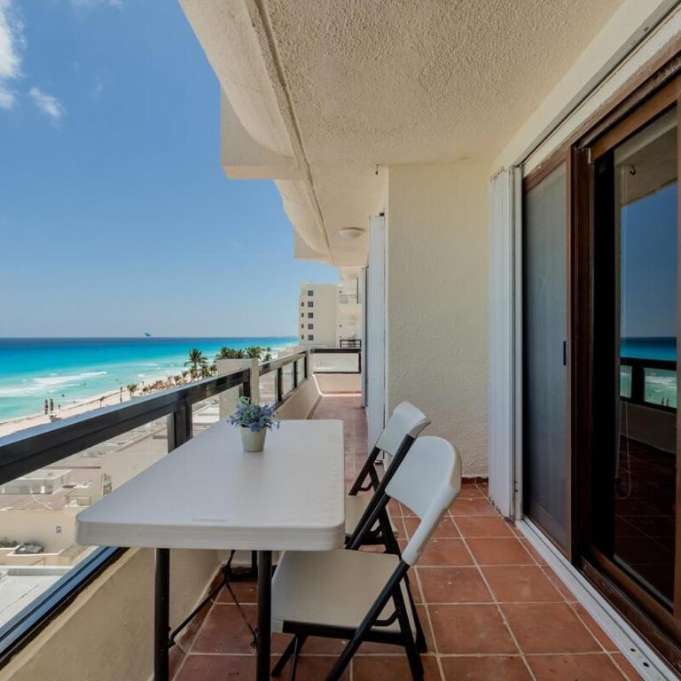 Blue Beach Beachfront 2 BDR by Casa Paraiso - Two-Bedroom Apartment - 5
