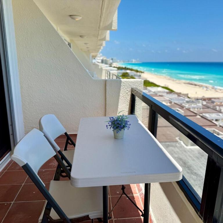 Blue Beach Beachfront 2 BDR by Casa Paraiso - Two-Bedroom Apartment - 17