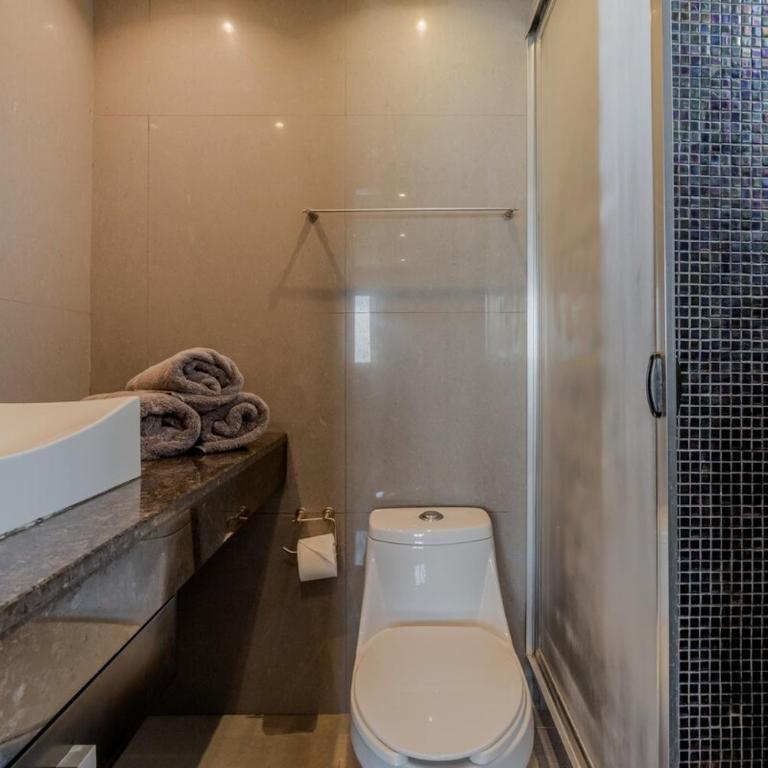 Blue Beach Beachfront 2 BDR by Casa Paraiso - Two-Bedroom Apartment - 18