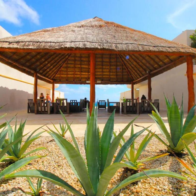 Blue Beach Beachfront 2 BDR by Casa Paraiso - Two-Bedroom Apartment - 20