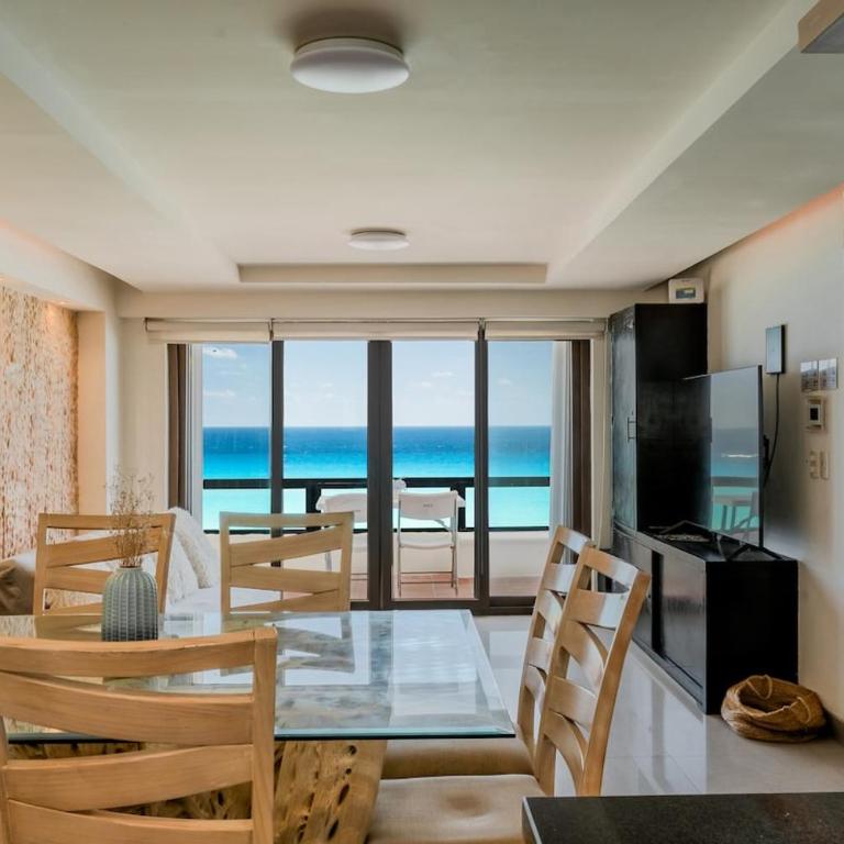 Blue Beach Beachfront 2 BDR by Casa Paraiso - Two-Bedroom Apartment - 25