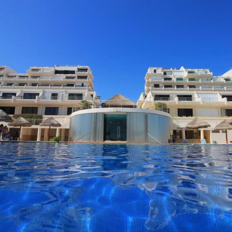 Blue Beach Beachfront 2 BDR by Casa Paraiso - Two-Bedroom Apartment - 27