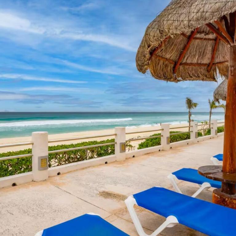 Blue Beach Beachfront 2 BDR by Casa Paraiso - Two-Bedroom Apartment - 8