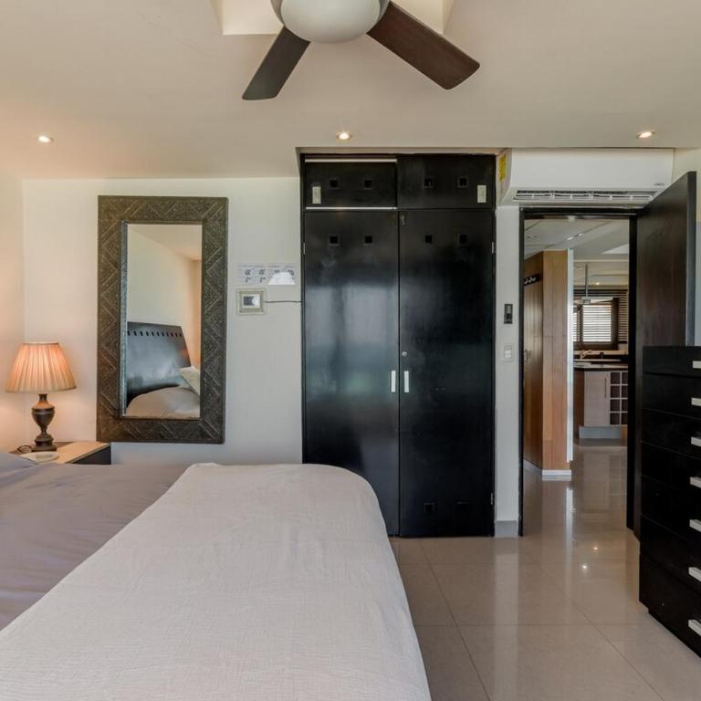 Blue Beach Beachfront 2 BDR by Casa Paraiso - Two-Bedroom Apartment - 31