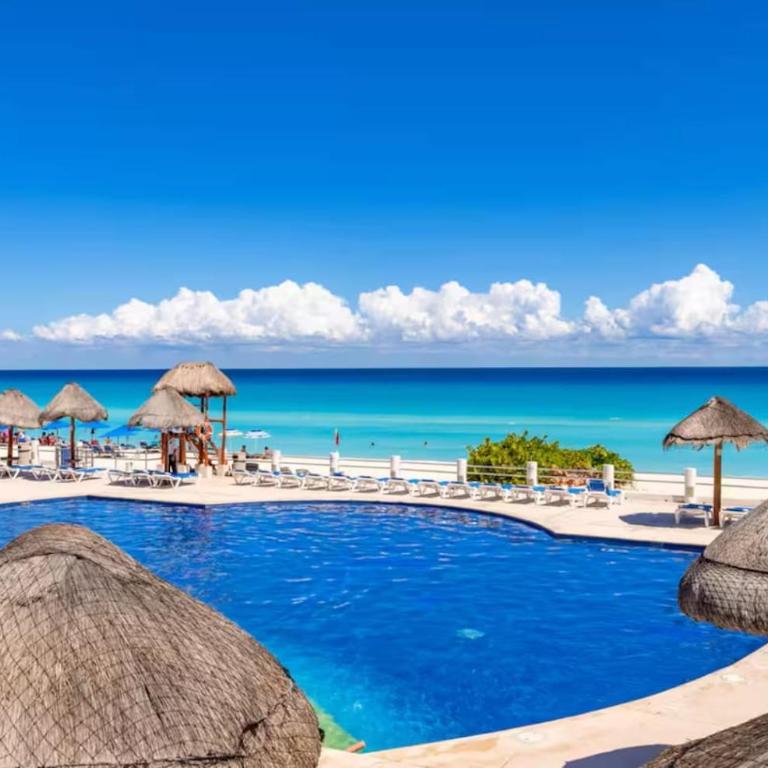 Blue Beach Beachfront 2 BDR by Casa Paraiso - Two-Bedroom Apartment - 35