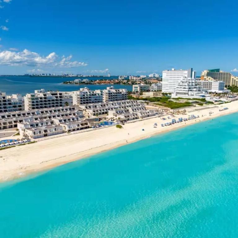 Blue Beach Beachfront 2 BDR by Casa Paraiso - Two-Bedroom Apartment - 4