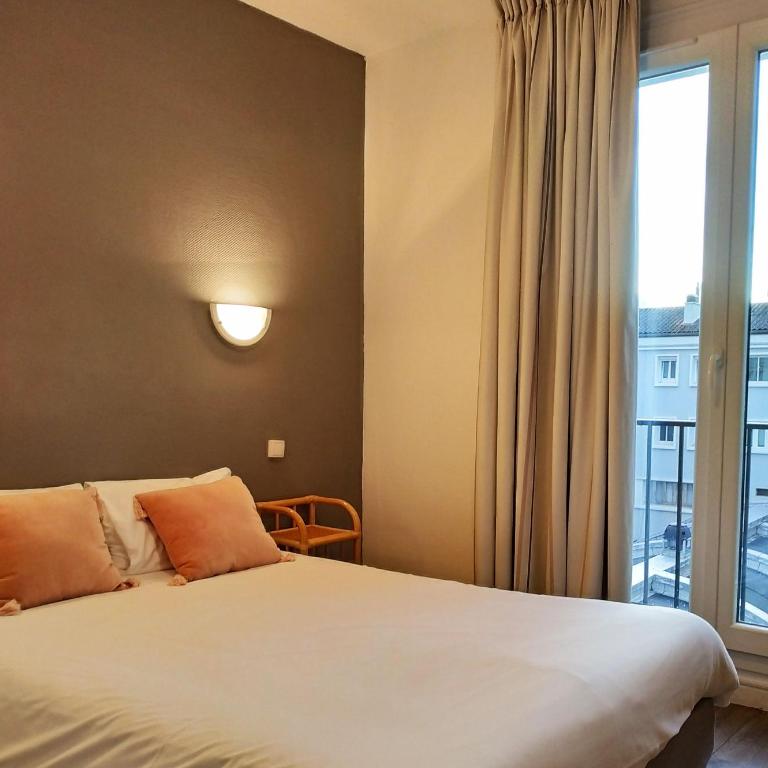 Brit Hotel Hermitage - Chambre Double - Côté Ville - 1