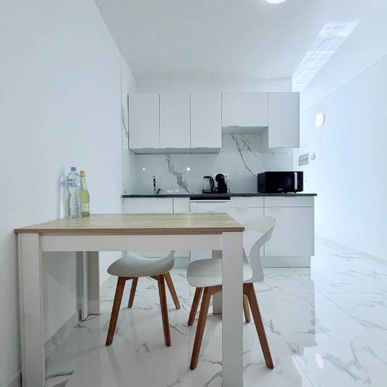 Victoria Beachfront Studio 1, Central Location Las Americas - Estudio con vistas al mar - 3