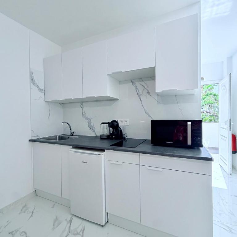 Victoria Beachfront Studio 1, Central Location Las Americas - Estudio con vistas al mar - 11