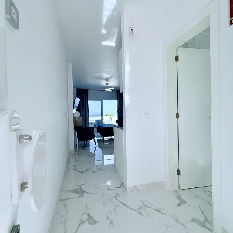 Victoria Beachfront Studio 1, Central Location Las Americas - Estudio con vistas al mar - 13