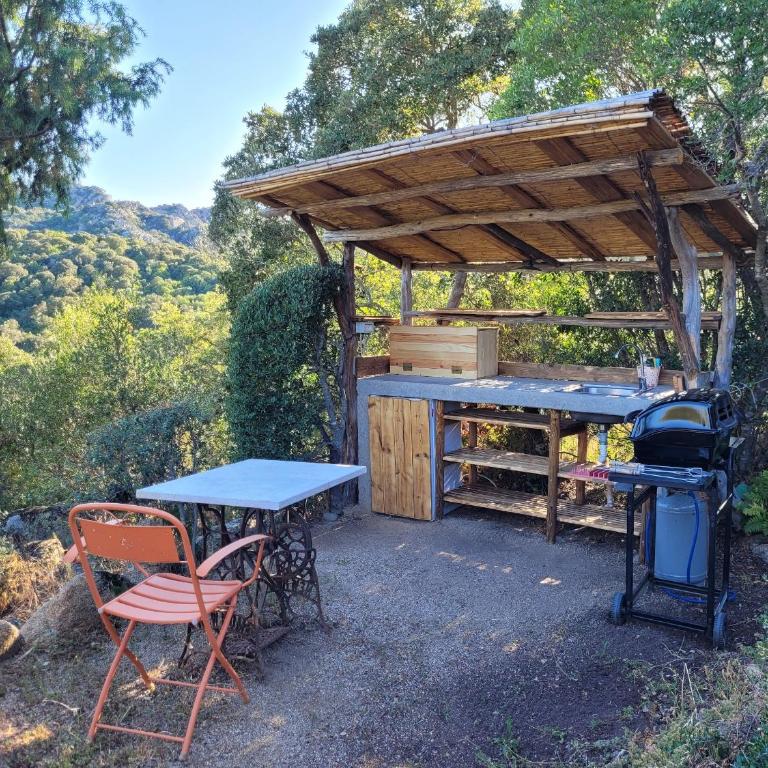 Stazzu la Capretta Farm Camping & Guest Rooms - Camera Matrimoniale/Doppia con Letti Singoli con Terrazza - 7