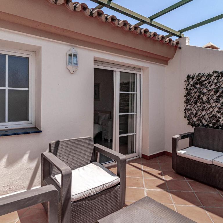 Sam65I Central 2 Bed Penthouse In Nueva Andalucia - Apartamento de 2 dormitorios con vistas al océano - 3