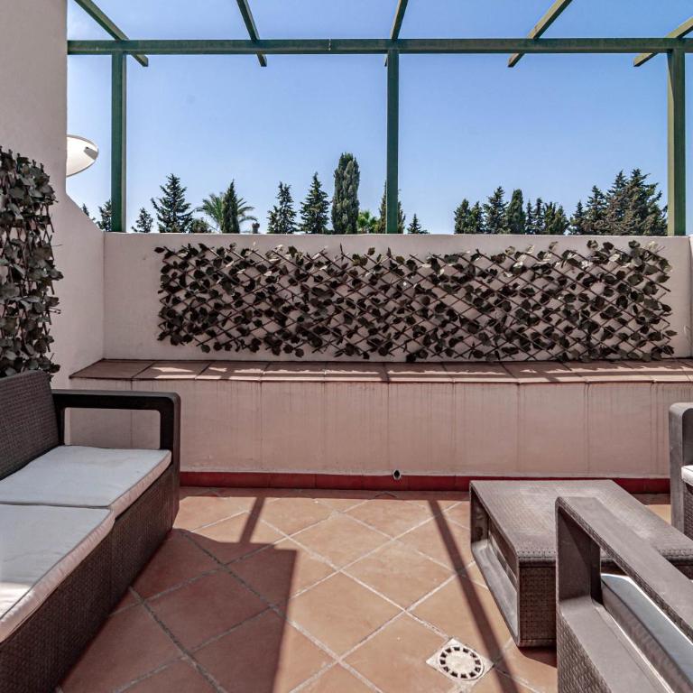 Sam65I Central 2 Bed Penthouse In Nueva Andalucia - Apartamento de 2 dormitorios con vistas al océano - 1