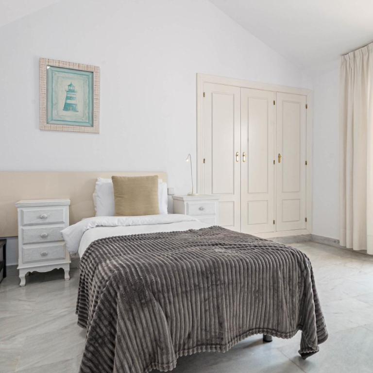 Sam65I Central 2 Bed Penthouse In Nueva Andalucia - Apartamento de 2 dormitorios con vistas al océano - 4