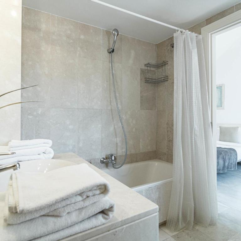 Sam65I Central 2 Bed Penthouse In Nueva Andalucia - Apartamento de 2 dormitorios con vistas al océano - 9
