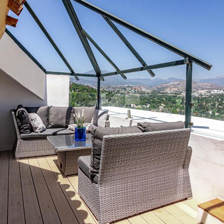Sam65I Central 2 Bed Penthouse In Nueva Andalucia - Apartamento de 2 dormitorios con vistas al océano - 16