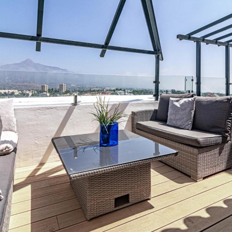 Sam65I Central 2 Bed Penthouse In Nueva Andalucia - Apartamento de 2 dormitorios con vistas al océano - 17