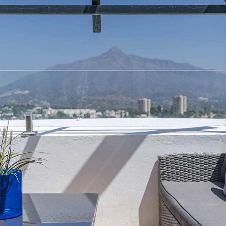 Sam65I Central 2 Bed Penthouse In Nueva Andalucia - Apartamento de 2 dormitorios con vistas al océano - 35