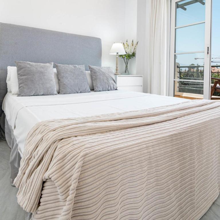 Sam65I Central 2 Bed Penthouse In Nueva Andalucia - Apartamento de 2 dormitorios con vistas al océano - 50