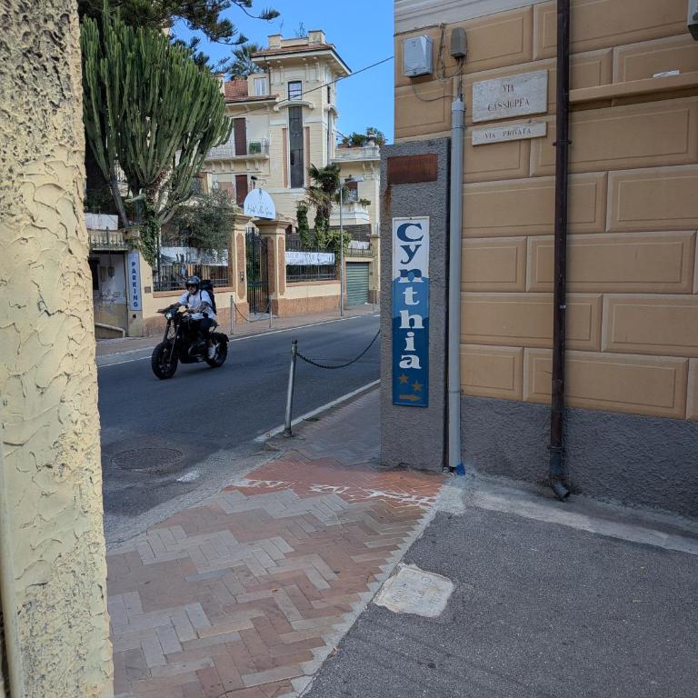4 Passi Mare 2 - Appartamento Deluxe con 2 Camere da Letto e Balcone - 25
