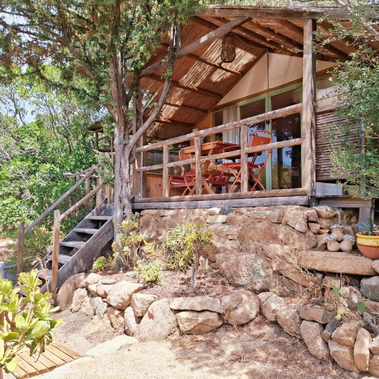 Stazzu la Capretta Farm Camping & Guest Rooms - Bungalow con Patio - 9
