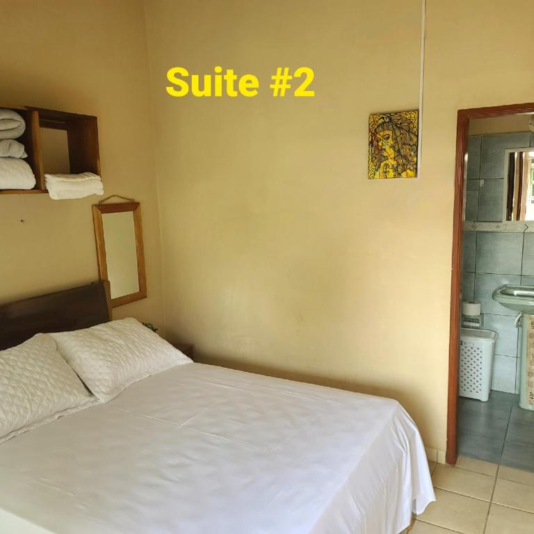 Hostal Landivar - A media cuadra de la plaza - Habitación Doble con baño privado - 3