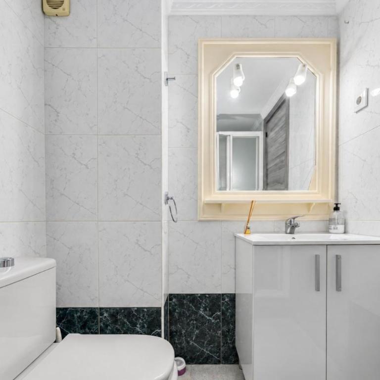 GuestReady - Charming apartment in Malaga - Three-Bedroom Apartment - 12