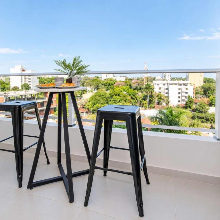 Urban Oasis with Pool BBQ and Nearby Shopping - Apartment - 5