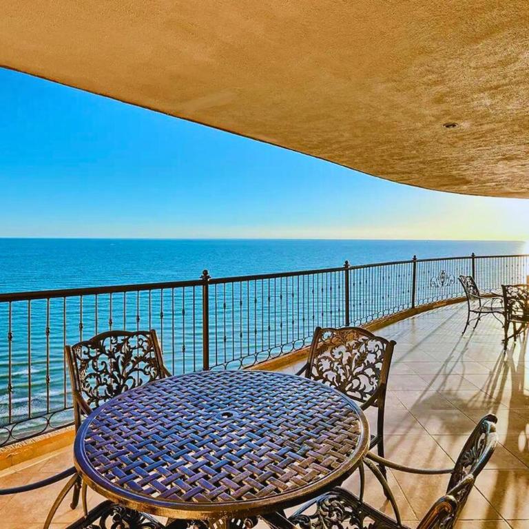 Spacious 4 bedroom Condo with expansive Ocean Views and luxurous features - #910 Sonoran Sky - RP Vacation - Habitación Familiar Deluxe - 50