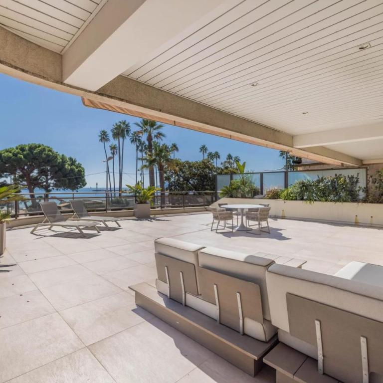 REF 1429 - Cannes Croisette - Sea view apartment for rent - Appartement - 3