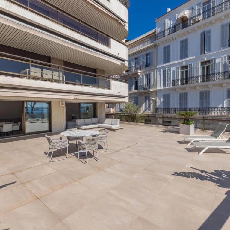 REF 1429 - Cannes Croisette - Sea view apartment for rent - Appartement - 18
