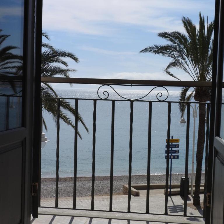 The Beach House Studios & Suites - Habitación Doble Deluxe con balcón y vistas al mar - 13