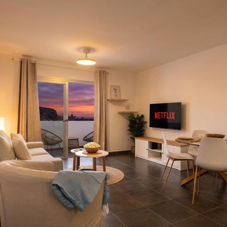Buho Los Cristianos - Two-Bedroom Apartment with Balcony and Sea View - 2