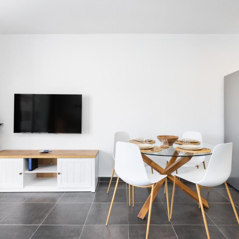 Buho Los Cristianos - Two-Bedroom Apartment with Balcony and Sea View - 27