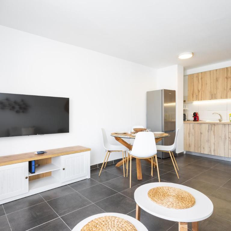 Buho Los Cristianos - Two-Bedroom Apartment with Balcony and Sea View - 28