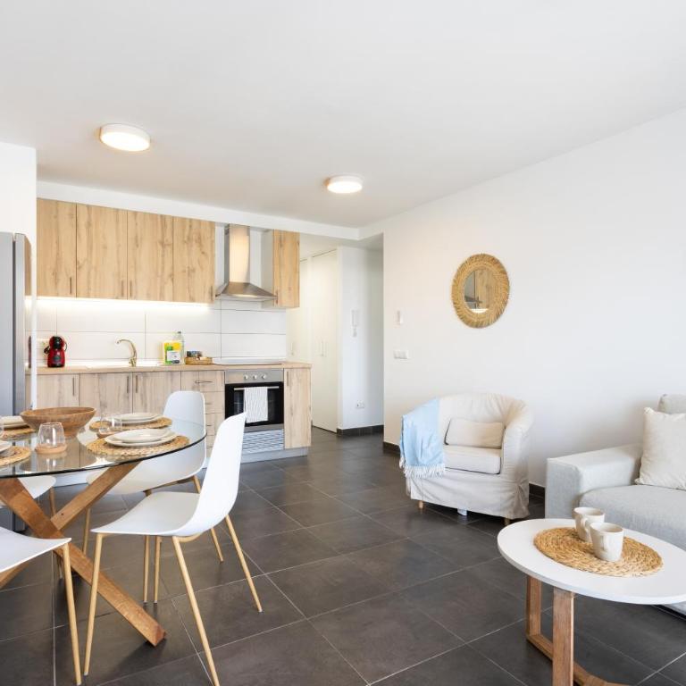 Buho Los Cristianos - Two-Bedroom Apartment with Balcony and Sea View - 32